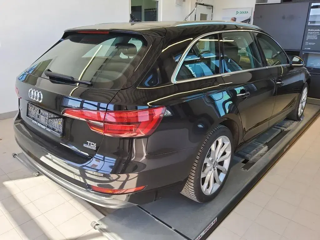 Gebraucht Audi A4 Design 218 PS (160 kW) 2017 Mythosschwarz metallic Kombi