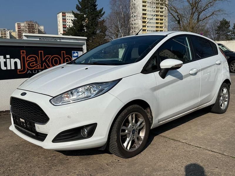 Gebraucht Ford Fiesta Celebration 101 PS (74 kW) 2017 Weiß Limousine