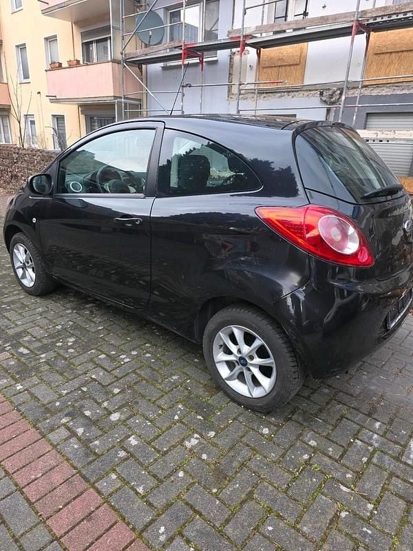 Gebraucht Ford Ka 69 PS (50 kW) 2015 Schwarz Kleinwagen