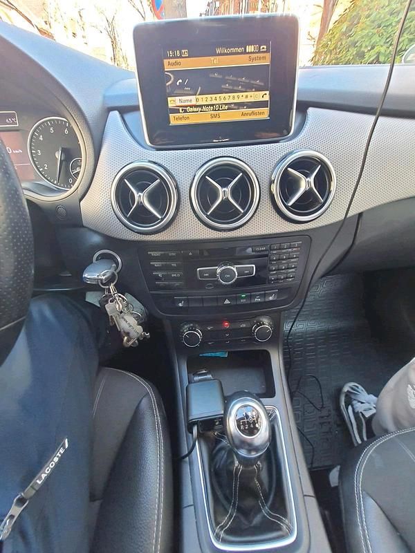 Gebraucht Mercedes B180 122 PS (89 kW) 2012 Weiß Van / Kleinbus