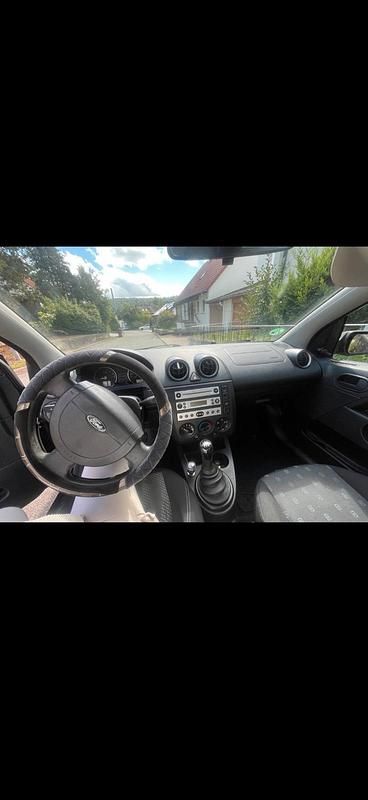 Gebraucht Ford Fiesta 69 PS (50 kW) 2005 Andere farben Kleinwagen