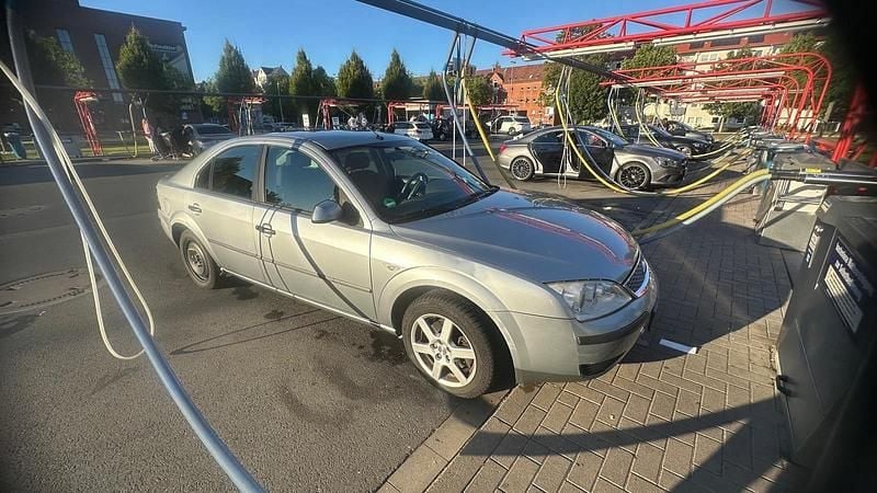 Grau Gebraucht 2005 Ford Mondeo Limousine | 1.900 € (Fairer Preis) - Bild 1/4