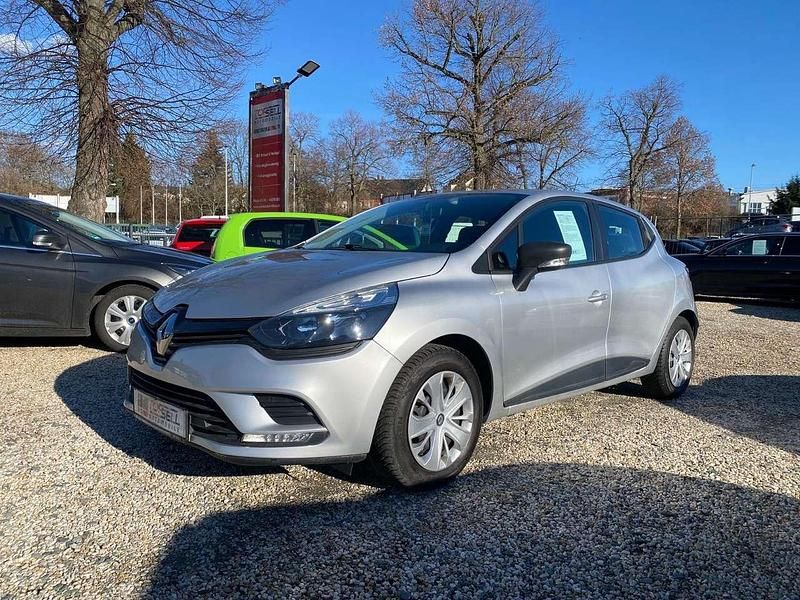 Gebraucht Renault Clio IV Life 73 PS (53 kW) 2017 Silber Kleinwagen