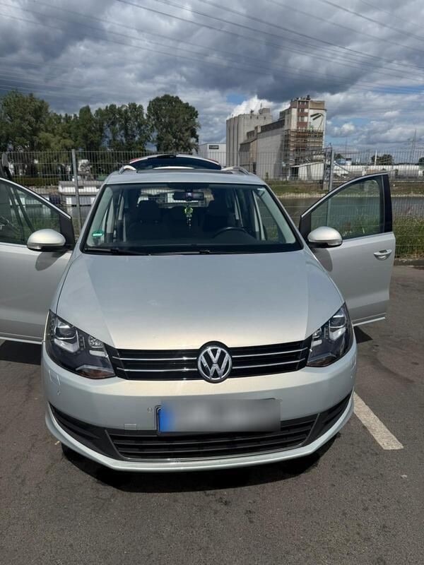 Silber Gebraucht 2012 VW Sharan Van / Kleinbus | 13.699 € - Bild 1/4