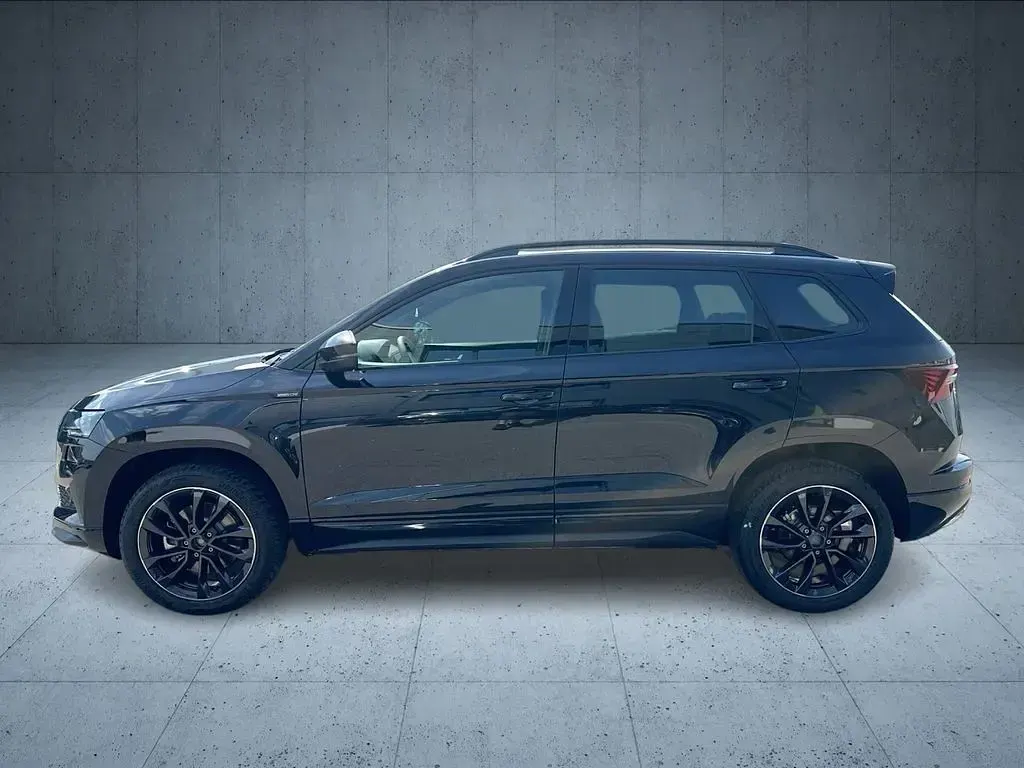 Neu Skoda Karoq SportLine 150 PS (110 kW) 2026 Blackmagic perleffekt SUV