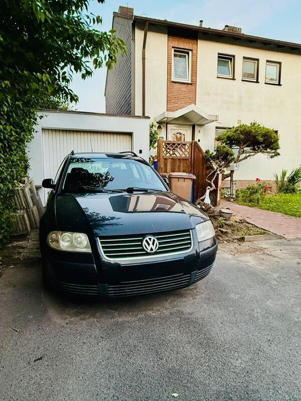 Schwarz Gebraucht 2002 VW Passat Limousine | 900 € (Superpreis) - Bild 1/4