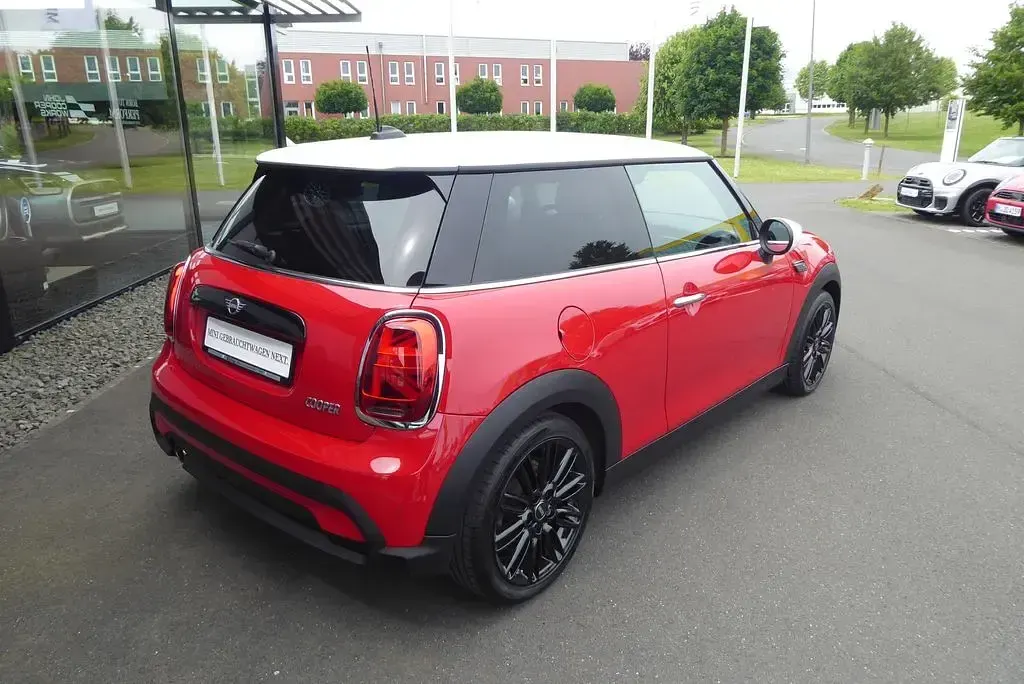 Gebraucht Mini Cooper Hatch 136 PS (100 kW) 2023 Rot Kleinwagen