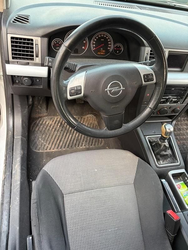 Gebraucht Opel Vectra 150 PS (110 kW) 2005 Grau Kombi
