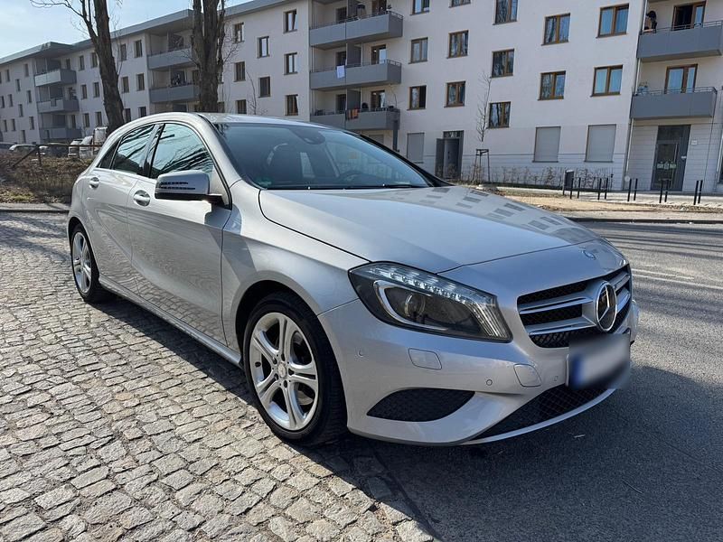 Gebraucht Mercedes A250 211 PS (155 kW) 2015 Silber Kleinwagen