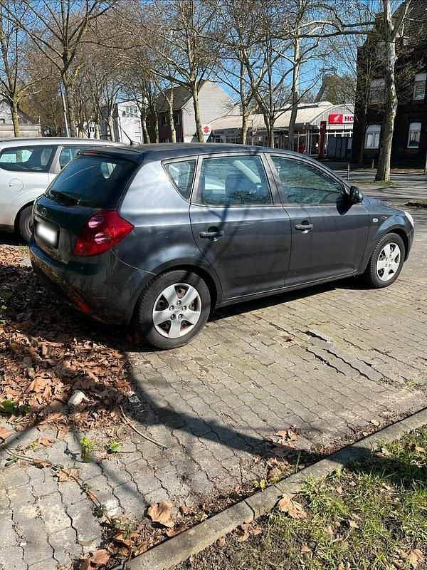 Gebraucht Kia Ceed 109 PS (80 kW) 2007 Grau Kleinwagen