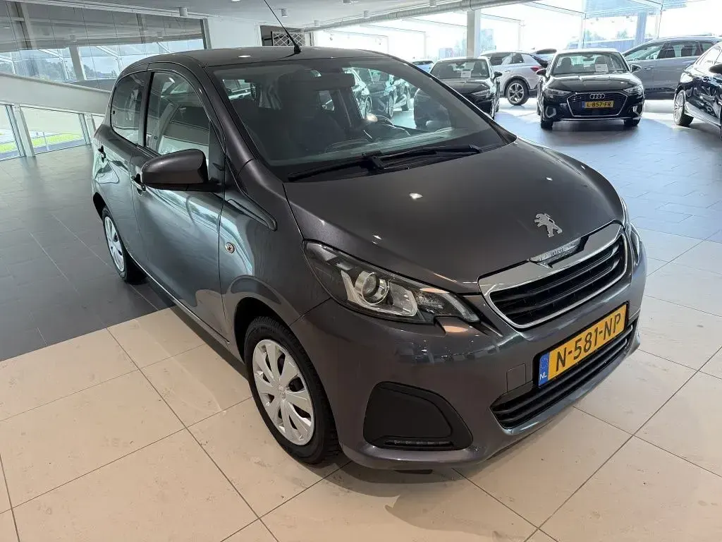 Gebraucht Peugeot 108 Active 72 PS (52 kW) 2022 Grau Limousine