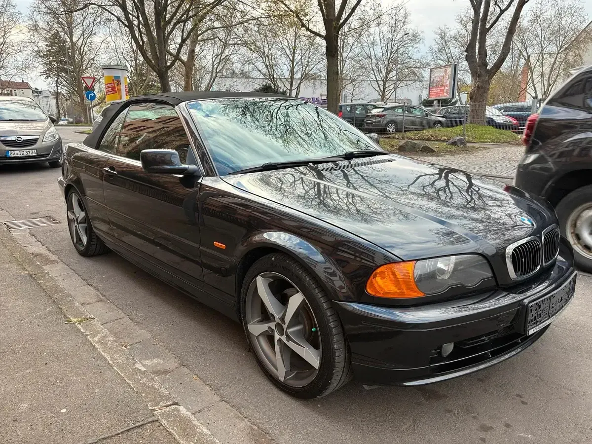Gebraucht BMW 320 Cabriolet 170 PS (125 kW) 2001 Schwarz Cabrio