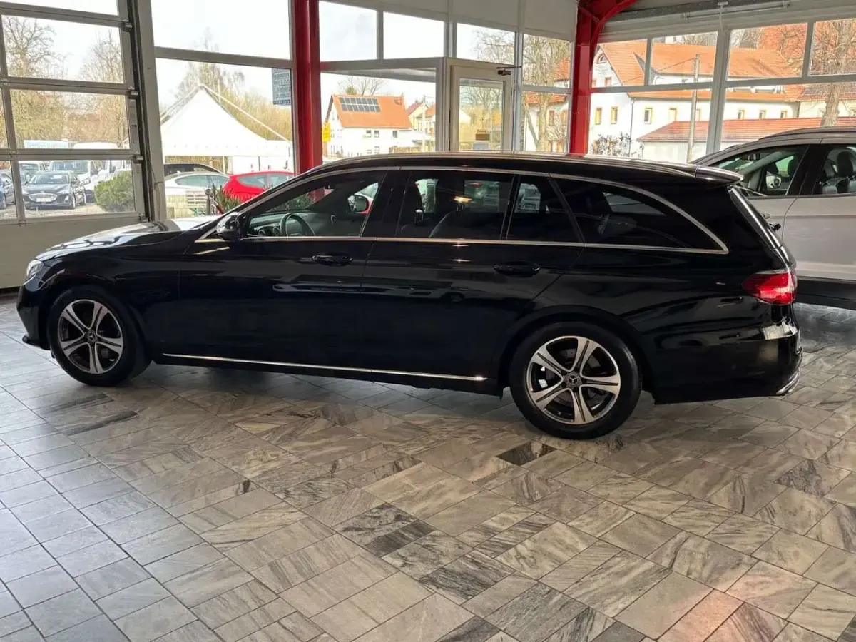 Second-hand Mercedes E200 150 CP (110 kW) 2019 Negru Break