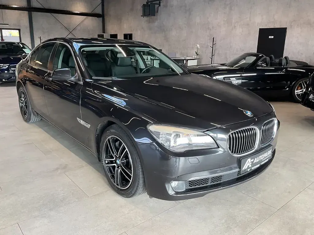 Gebraucht BMW 740 306 PS (225 kW) 2011 Grau Limousine