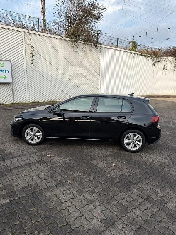 Gebraucht VW Golf VIII Life 116 PS (85 kW) 2024 Schwarz Limousine