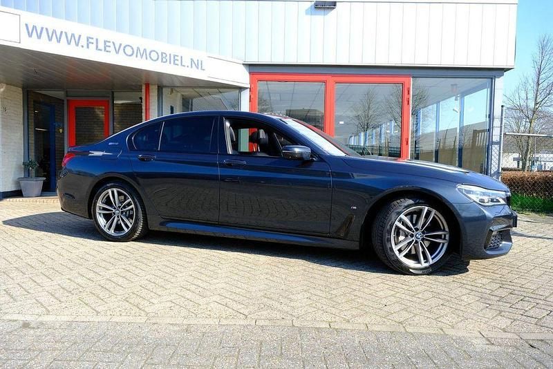 Gebraucht BMW 740 Executive 258 PS (189 kW) 2018 Grau Limousine