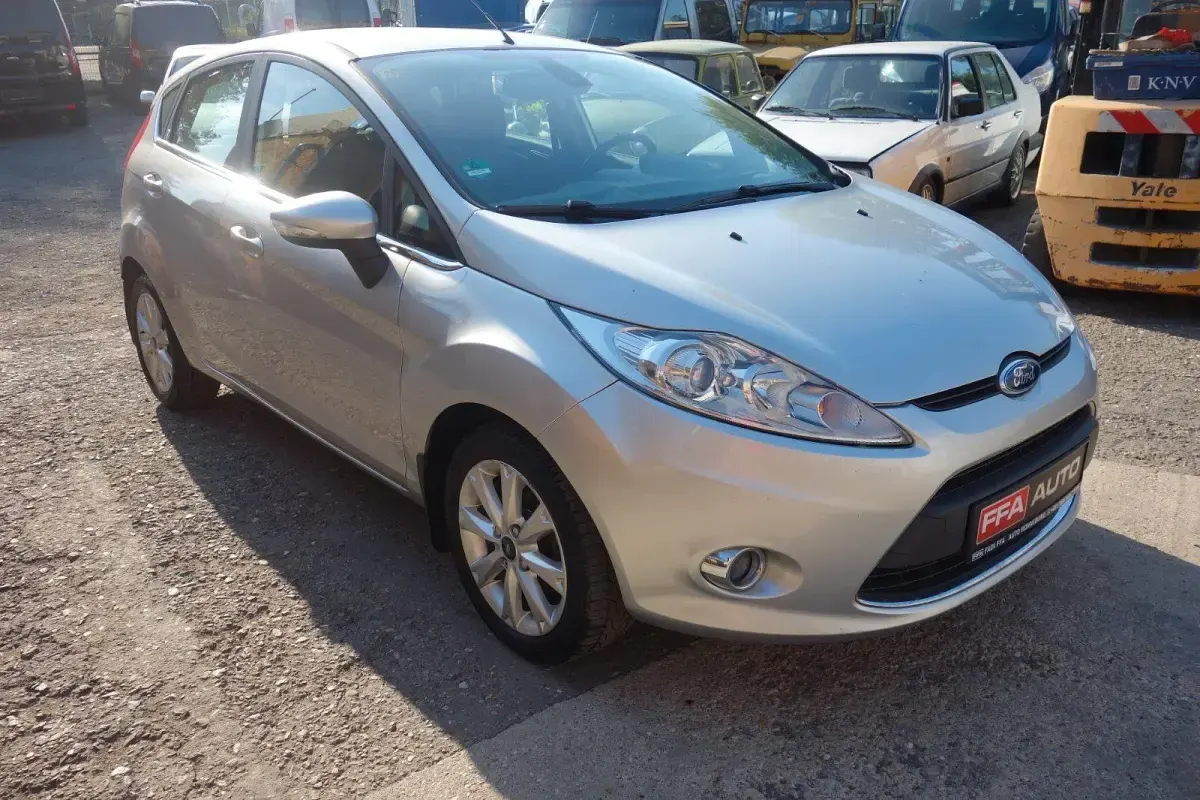 Gebraucht Ford Fiesta 82 PS (60 kW) 2009 Silber Limousine