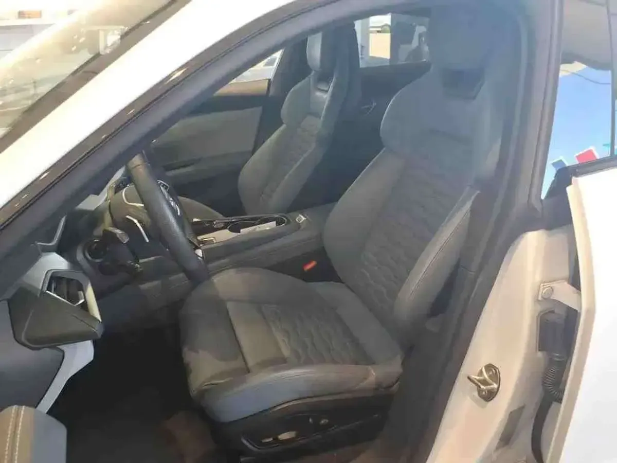 Gebraucht Audi e-tron GT quattro Premium 350 kW (476 PS) 2023 Grau Limousine