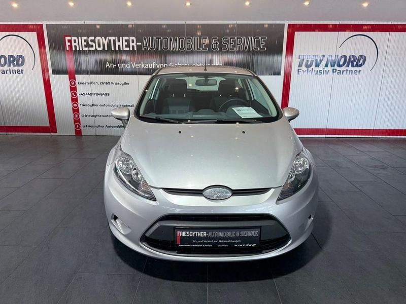 Gebraucht Ford Fiesta Ambiente 60 PS (44 kW) 2009 Silber Kleinwagen