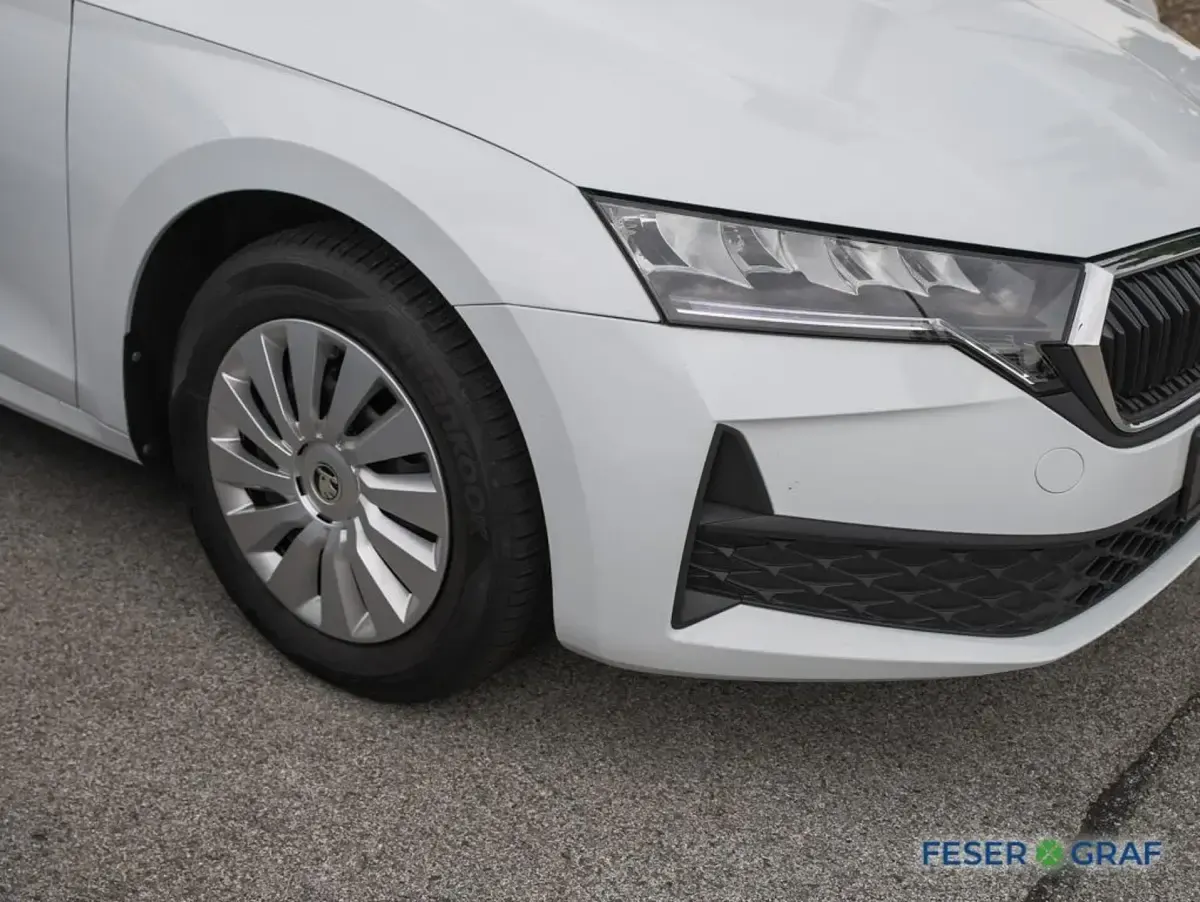 Gebraucht Skoda Octavia Essence 116 PS (85 kW) 2025 Moon weiss perleffekt Kombi