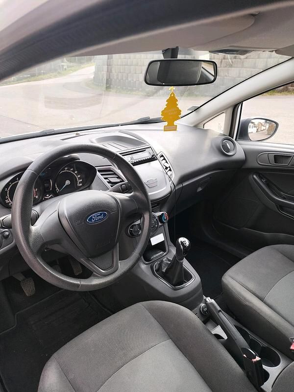 Gebraucht Ford Fiesta 60 PS (44 kW) 2013 Weiß Kleinwagen