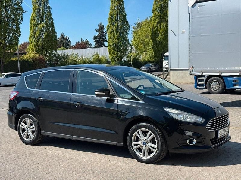 Second-hand Ford S-MAX Titanium 150 CP (110 kW) 2017 Negru Monovolum