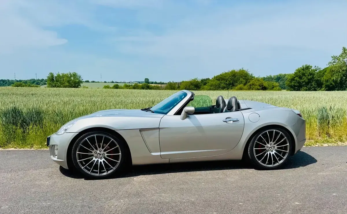 Gebraucht Opel GT 264 PS (194 kW) 2009 Silber Cabrio