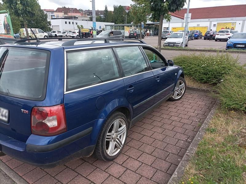 Gebraucht VW Passat 131 PS (96 kW) 2002 Blau Kombi