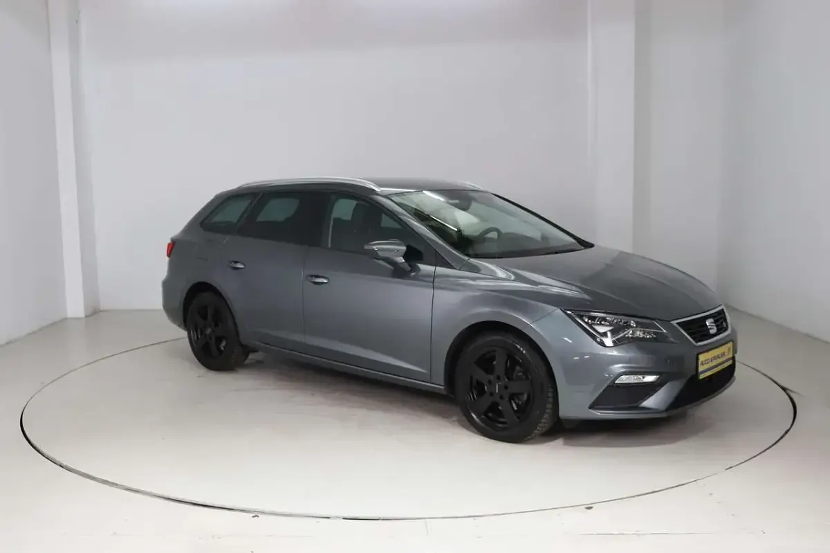 Używany Seat Leon ST FR 125 KM (91 kW) 2018 Szary Kombi