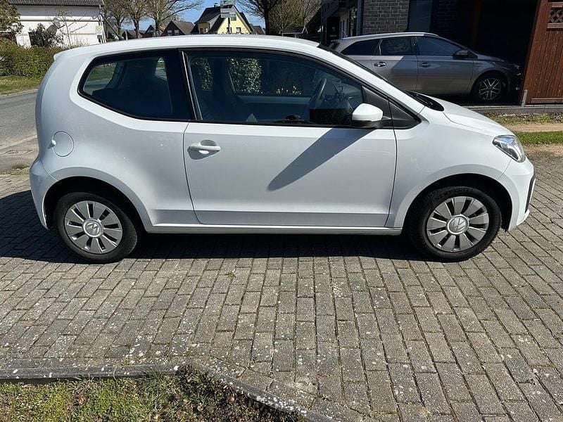Second-hand VW up! Basis 65 CP (47 kW) 2023 Alb Hatchback