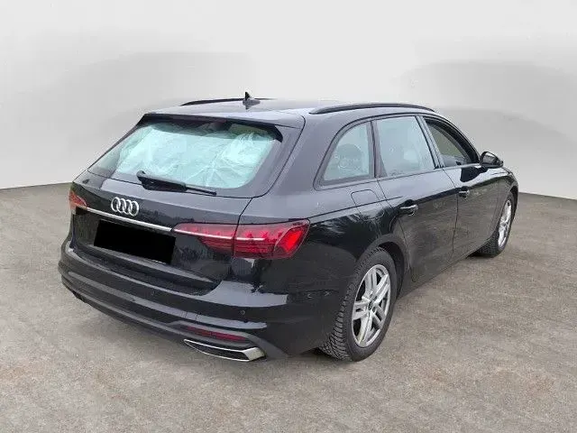 Gebraucht Audi A4 Ambiente 163 PS (119 kW) 2022 Mythosschwarz metallic Kombi
