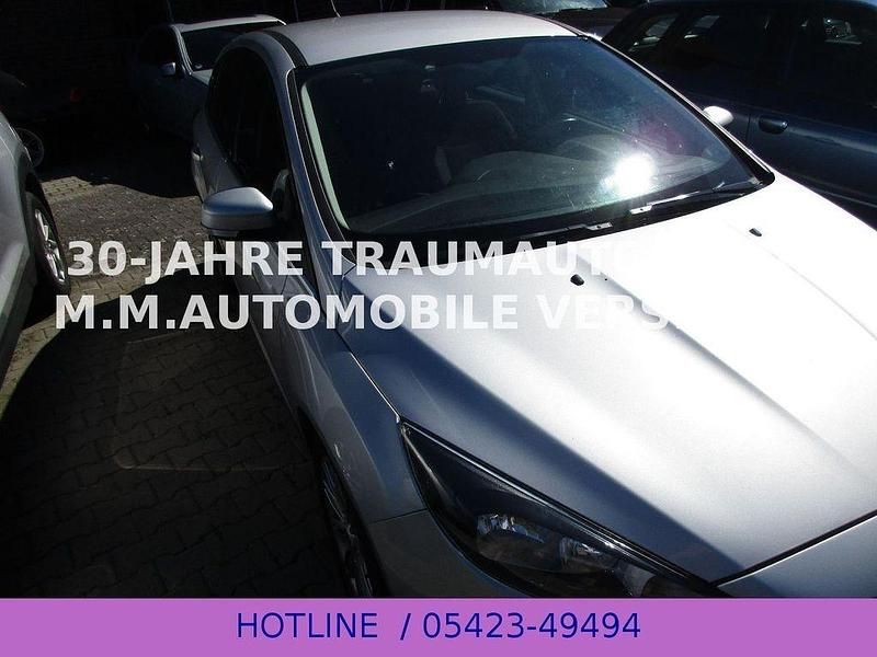 Gebraucht Ford Focus Cool & Connect 125 PS (91 kW) 2017 Polarsilber metallic (metallic) Limousine