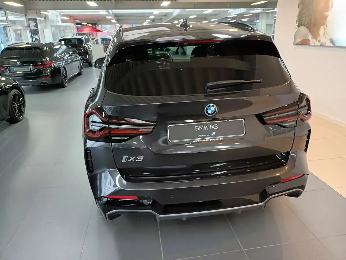 Gebraucht BMW iX3 Impressive 210 kW (286 PS) 2024 Grau SUV