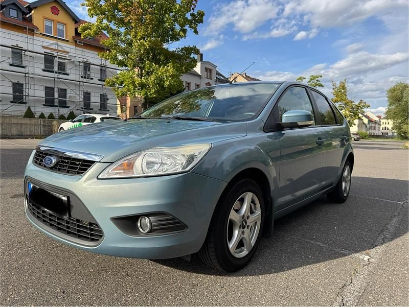 Grau Gebraucht 2009 Ford Focus Kleinwagen | 5.000 € (Etwas zu teuer) - Bild 1/4