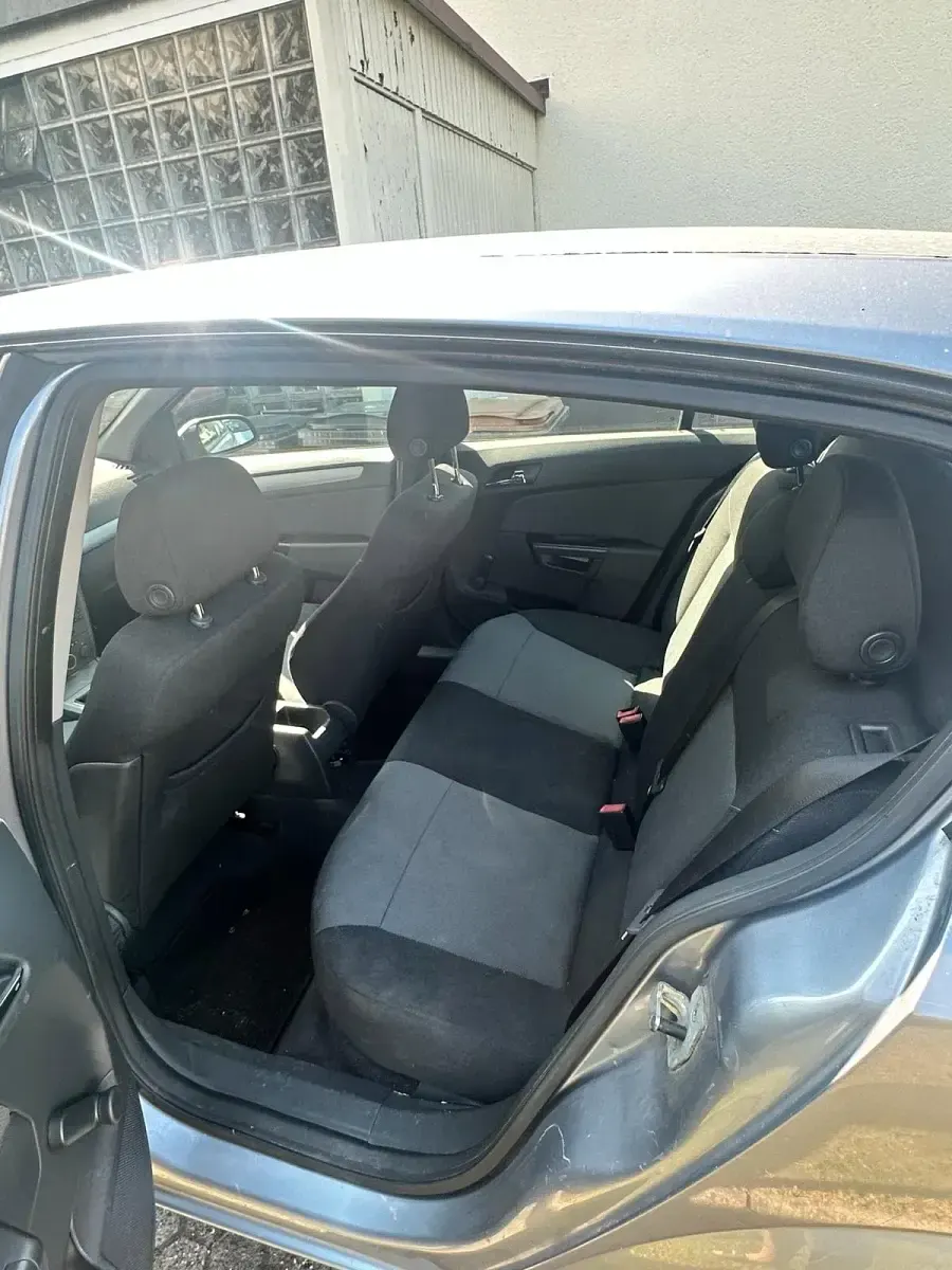 Gebraucht Opel Astra 105 PS (77 kW) 2005 Silber Kleinwagen