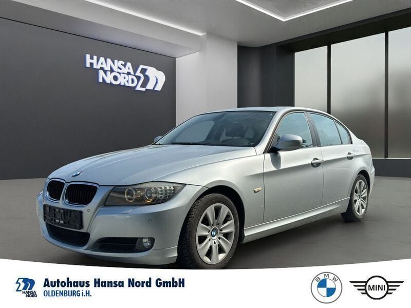 Silber / titansilber (metallic) Gebraucht 2009 BMW 320 Limousine | 5.111 € (Guter Preis) - Bild 1/4