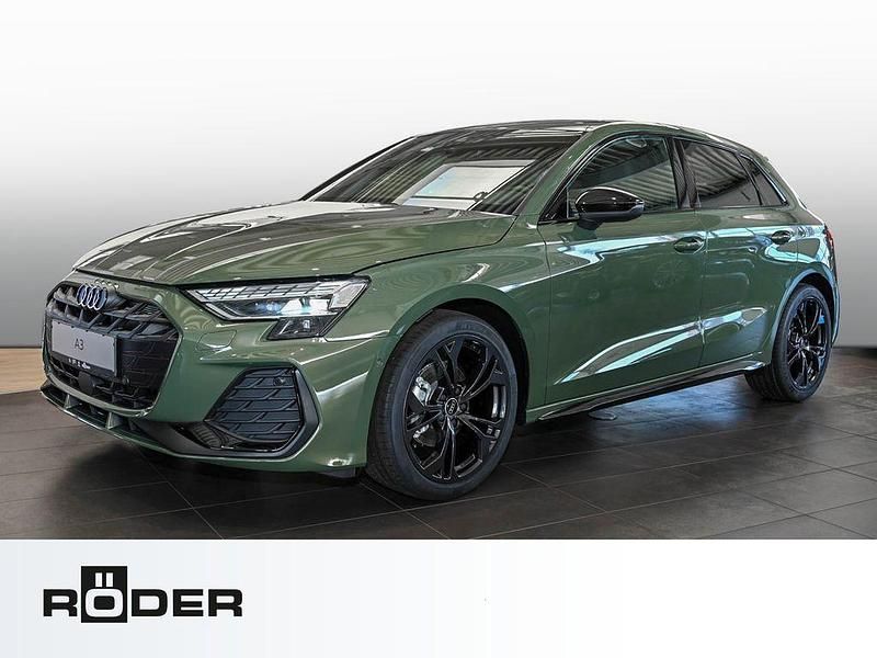 Distriktgrün metallic Gebraucht 2025 Audi A3 Sportback S-Line Kleinwagen | 38.950 € (Teuer) - Bild 1/4