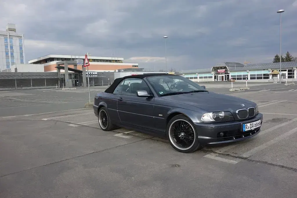 Gebraucht BMW 318 150 PS (110 kW) 2003 Grau Cabrio