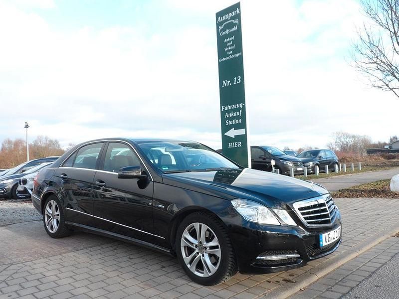 Gebraucht Mercedes E200 Avantgarde 136 PS (100 kW) 2011 Schwarz Limousine