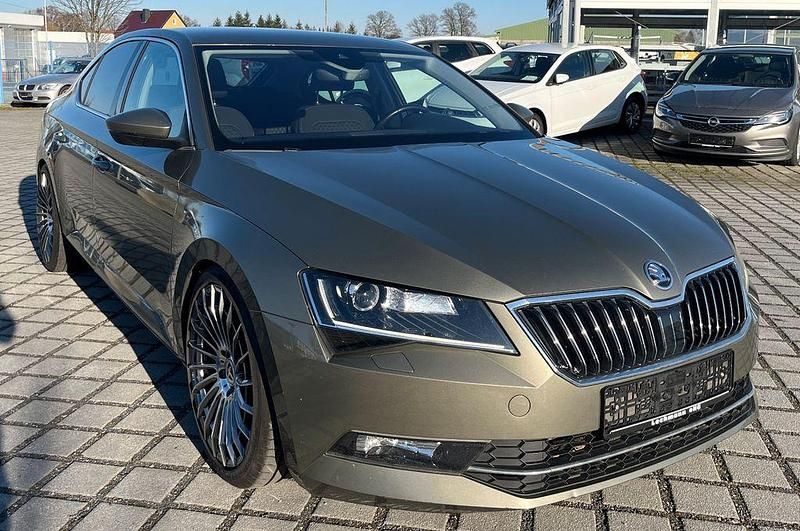 Gebraucht Skoda Superb Style 190 PS (139 kW) 2016 Grün Limousine