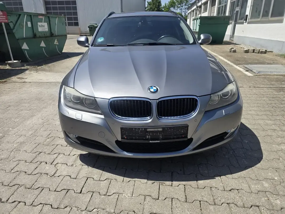 Gebraucht BMW 318 143 PS (105 kW) 2011 Silber Kombi