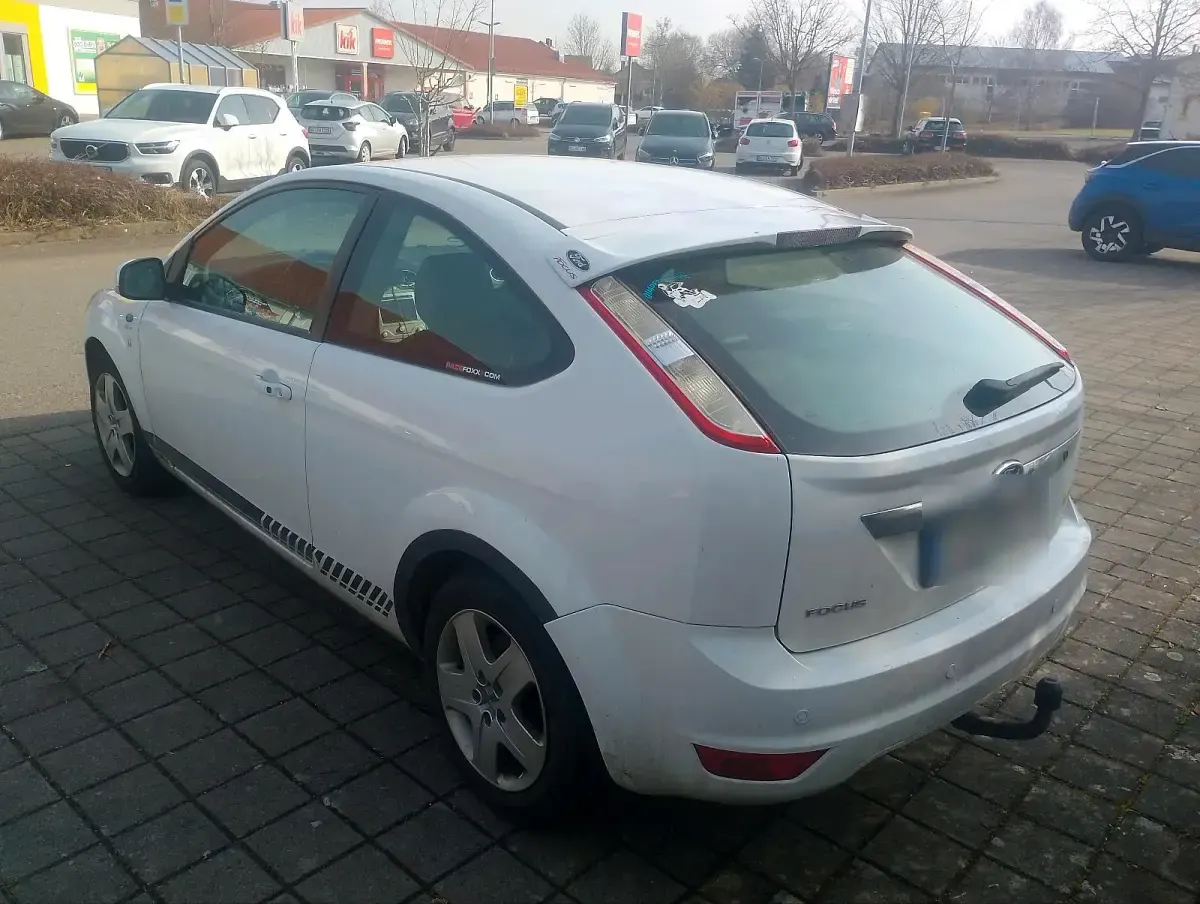 Gebraucht Ford Focus 143 PS (105 kW) 2009 Weiß Kleinwagen