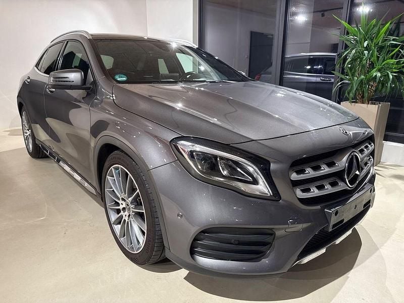 Silber Gebraucht 2019 Mercedes GLA250 AMG line SUV | 22.990 € (Guter Preis) - Bild 1/4