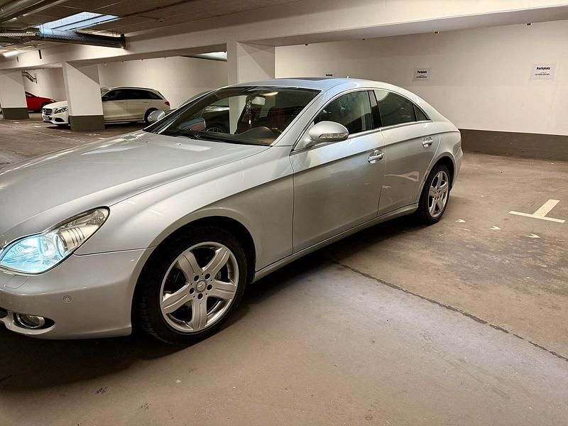 Gebraucht Mercedes CLS320 224 PS (164 kW) 2007 Silber Coupé