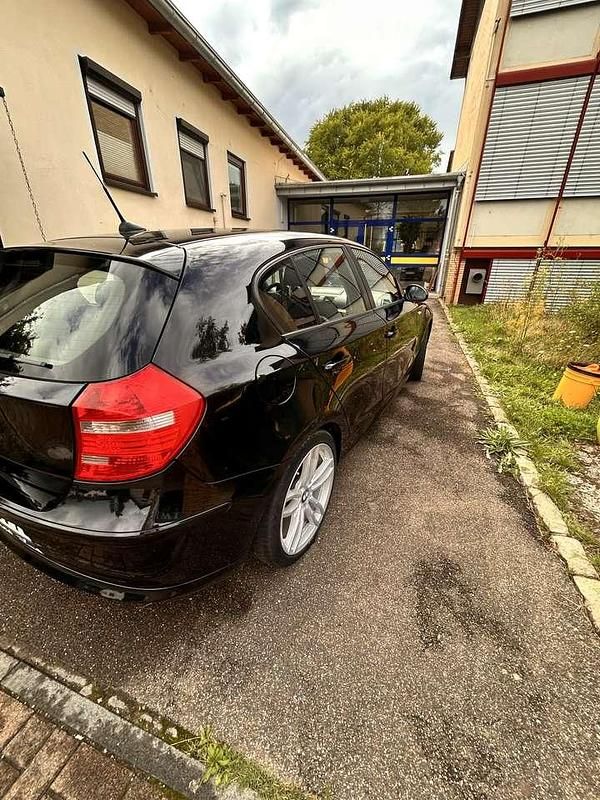 Schwarz Gebraucht 2009 BMW 116 Kleinwagen | 3.199 € (Fairer Preis) - Bild 1/4