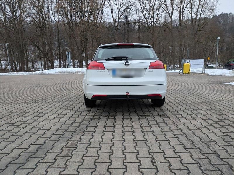 Gebraucht Opel Insignia Edition 131 PS (96 kW) 2012 Weiß Kombi