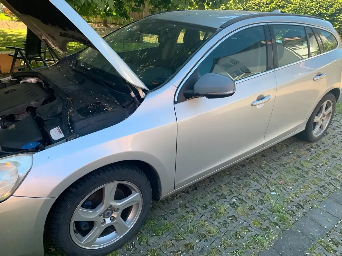 Gebraucht Volvo V60 114 PS (83 kW) 2011 Grau Kombi