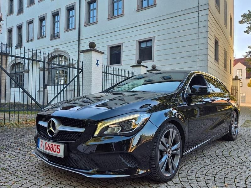 Schwarz Gebraucht 2019 Mercedes CLA200 Shooting Brake Kombi | 20.899 € (Guter Preis) - Bild 1/4