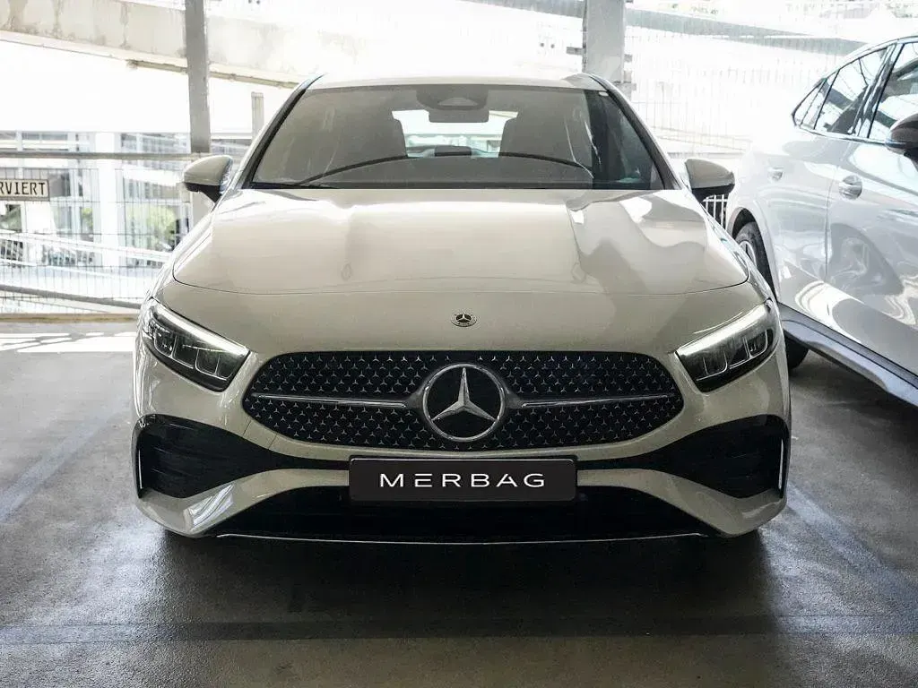 Gebraucht Mercedes A200 AMG 227 PS (166 kW) 2025 Polarweiß Limousine