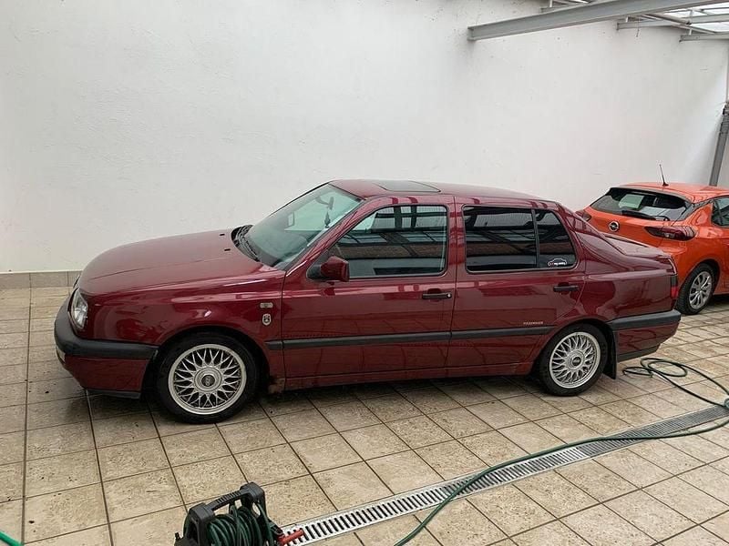 Rot Gebraucht 1995 VW Vento Limousine | 2.000 € - Bild 1/4